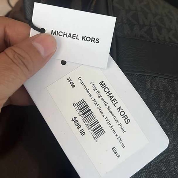 Michael kors sling bag - Picture 3 of 3